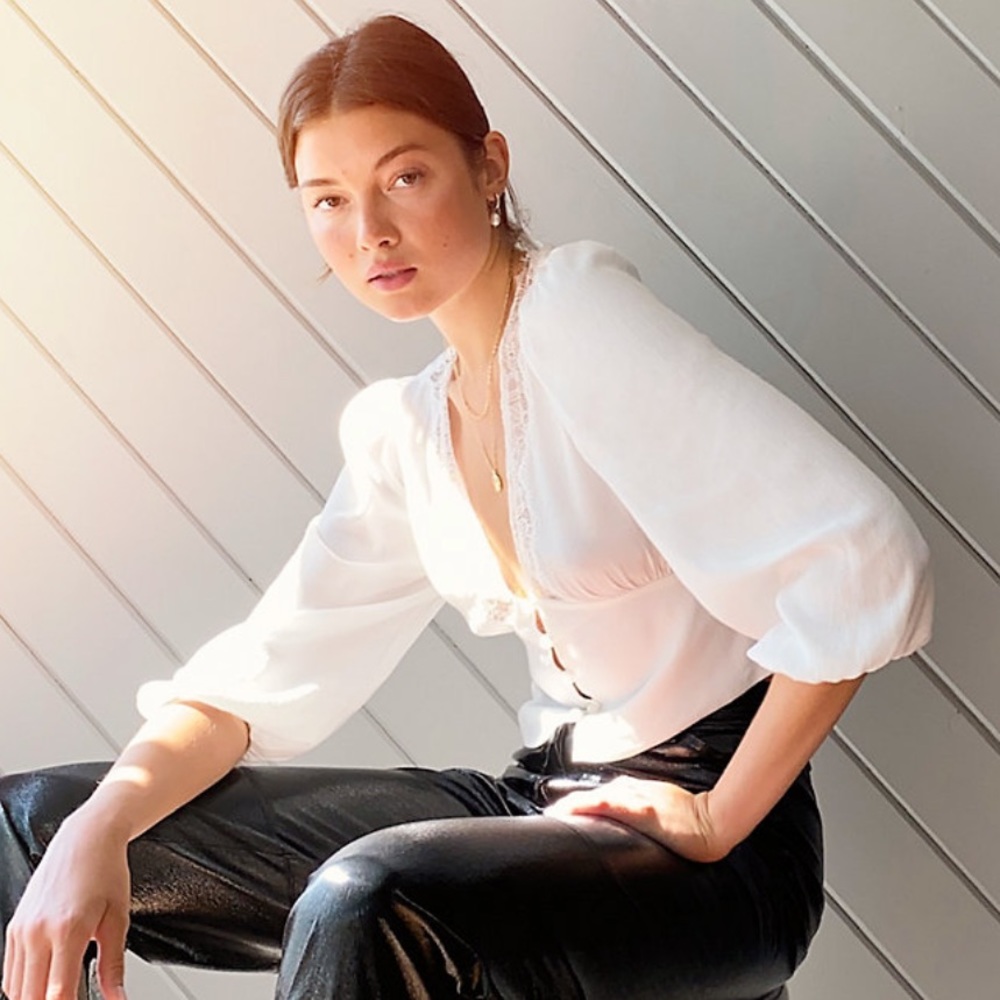 Aritzia NWT L romance me blouse